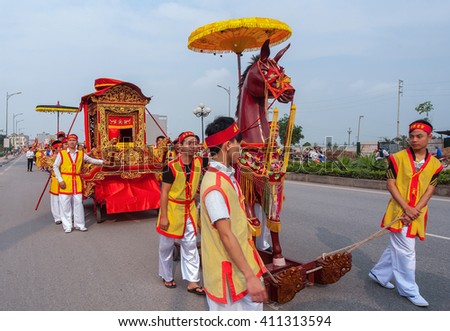 BAC Ninh, Vietnam, April 19, 2016 youth groups, to participate in the relay, Temple Festival in Bac Ninh, Vietnam, worship Ly