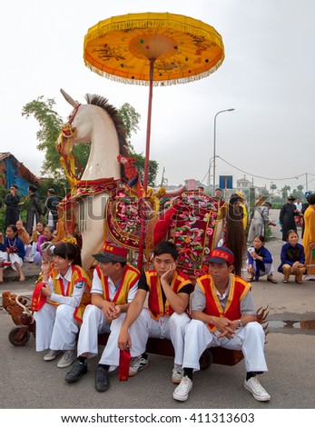 BAC Ninh, Vietnam, April 19, 2016 youth groups, to participate in the relay, Temple Festival in Bac Ninh, Vietnam, worship Ly