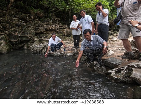 THANH HOA, Vietnam, June 14, 2015 tourists, visiting fishing streams gods, countryside Thanh Hoa, Vietnam