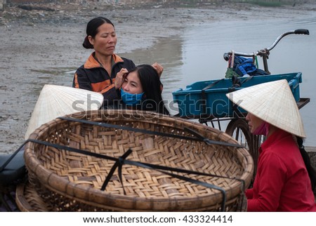 SAM SON, Vietnam, March 18, 2016 bike pack, women's groups, as fishermen Sam Son, Thanh Hoa, Vietnam
