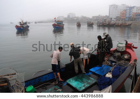 QUANG BINH, Vietnam, June 27, 2016 fishermen and waters Quang Binh, Vietnam, Fishing