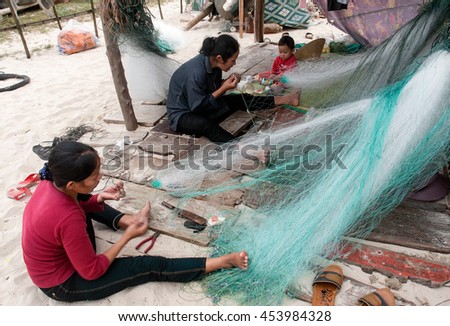 QUANG BINH, Vietnam, July 12, 2016 women, waters Quang Binh, Vietnam, sat knitting fishing nets