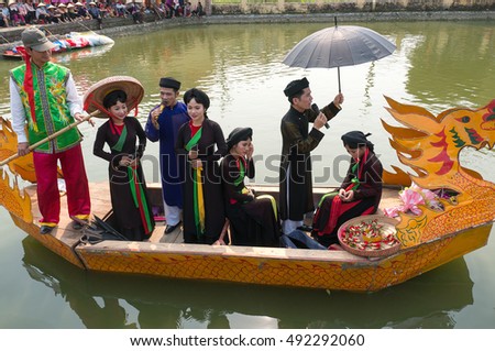 BAC Ninh, Vietnam, April 10, 2016 festival, folk singing on the boat. Intangible Heritage of Humanity, held at the lakes Bac Ninh, Vietnam