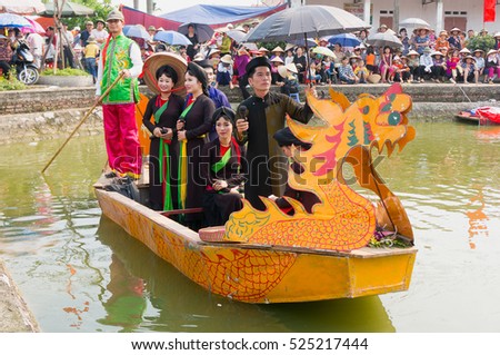 BAC Ninh, Vietnam, April 10, 2016 festival, folk singing on the boat. Intangible Heritage of Humanity, held at the lakes Bac Ninh, Vietnam