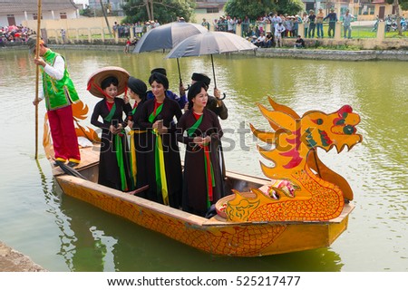 BAC Ninh, Vietnam, April 10, 2016 festival, folk singing on the boat. Intangible Heritage of Humanity, held at the lakes Bac Ninh, Vietnam