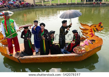 BAC Ninh, Vietnam, April 10, 2016 festival, folk singing on the boat. Intangible Heritage of Humanity, held at the lakes Bac Ninh, Vietnam
