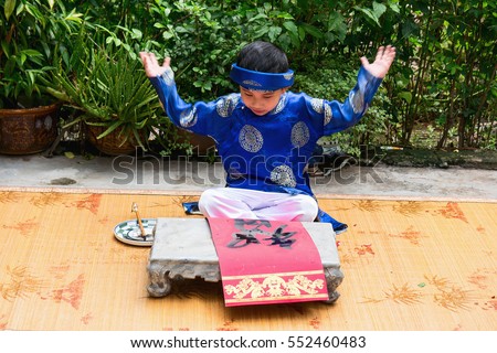 HAI DUONG, Vietnam, September 2, 2016 children, dressed in traditional costumes. Favorite write out, word drought