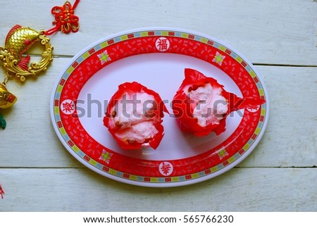 Chinese stream cake in red paper cup.Text on the plate is"fu(luck) lu(fortune)shou(long live)xi(joyful)
