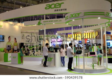 NANKIN CHINA-Sep 6, 2013: Nanjing, consumers in the Acer group computer exhibition hall to visit. Acer is the world's fourth largest PC brand, is the world's top second notebook computer brands.