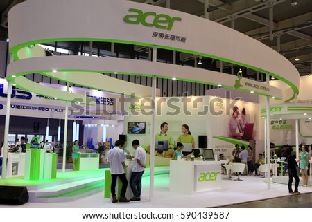 NANKIN CHINA-Sep 6, 2013: Nanjing, consumers in the Acer group computer exhibition hall to visit. Acer is the world's fourth largest PC brand, is the world's top second notebook computer brands.