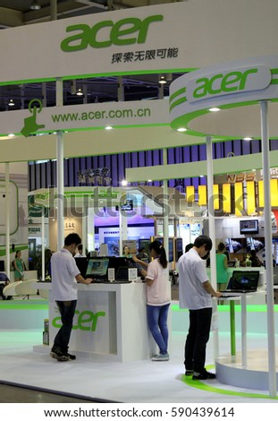 NANKIN CHINA-Sep 6, 2013: Nanjing, consumers in the Acer group computer exhibition hall to visit. Acer is the world's fourth largest PC brand, is the world's top second notebook computer brands.