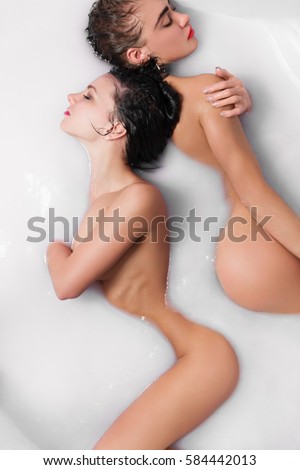texas-sexy-girls-in-bath-girls-gif