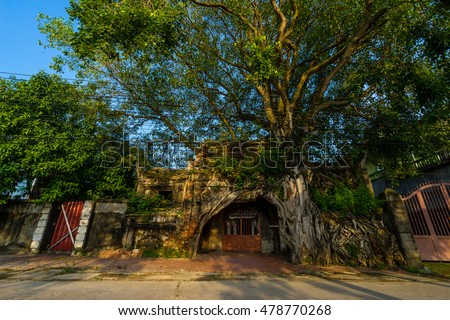 VINHPHUC, VIETNAM, SEP 04, 2016: Ancient gate in a village in Vinh Phuc province, Vietnam. Village gate is a specific of Northern country side in Vietnam.