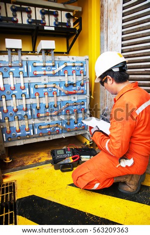 pneumatic technician Pneumatic systems technicians use blueprints and technical documentation to assemble and install equipment operated by gas or air under pressure. pneumatic technician Pneumatic systems technicians use blueprints and technical documentation to assemble and install equipment operated by gas or air under pressure.