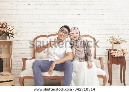 https://thumb1.shutterstock.com/display_pic_with_logo/441070/342918314/stock-photo-portrait-of-expression-of-married-couple-having-fun-342918314.jpg