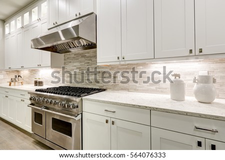 Gourmet iKitcheni Features White iShakeri iCabinetsi iStocki Photo 