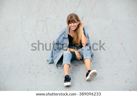 90's style girl in the skatepark