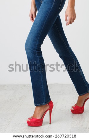 skinny jeans knee pain