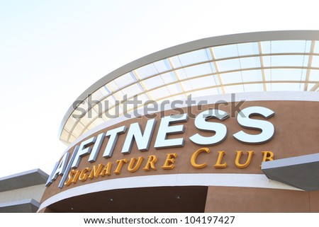 What is a signature LA Fitness Club?