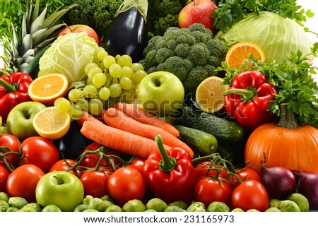 Composition with assorted raw organic vegetables