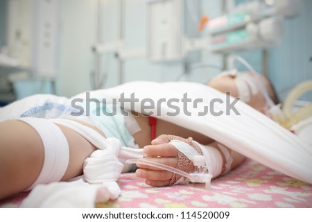 Bebê na UTI pediátrica