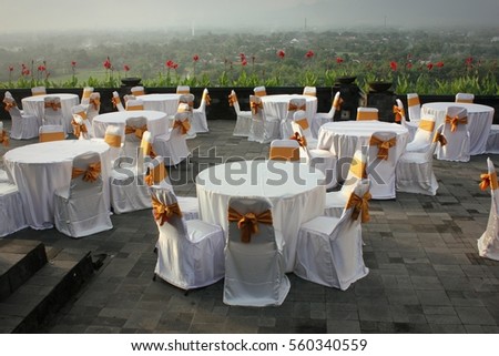 wedding reception round tables