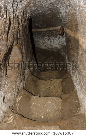 scary vinh moc tunnel