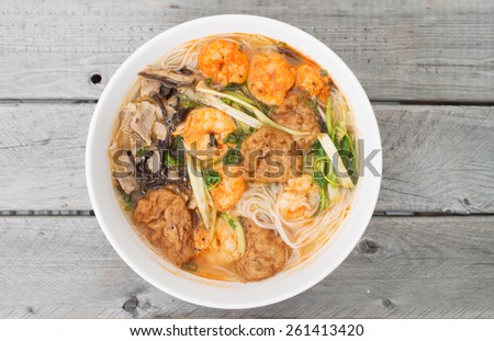 Bun Tom Hai Phong, Vietnamese shrimp and fish balls soup against wooden background