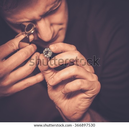 Portrait of a jeweler during the evaluation of jewels.