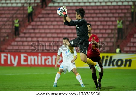 NONTHABURI-THAILAND FEB 8: Nguyen Van Cong (GK) of Hanoi T&T in action during the AFC Champions League 2014 between Muangthong utd and Hanoi T&T at SCG Stadium on February 8, 2014 in Thailand.