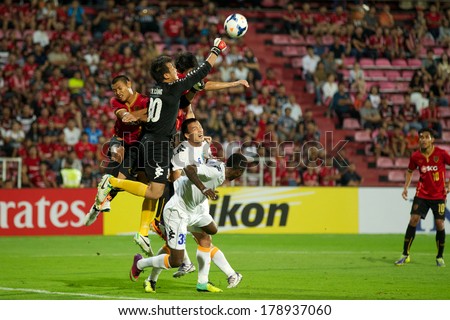 NONTHABURI-THAILAND FEB 8: Nguyen Van Cong (GK)of Hanoi T&T in action during the AFC Champions League 2014 between Muangthong utd and Hanoi T&T at SCG Stadium on February 8, 2014 in Thailand.