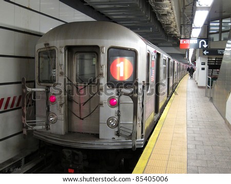 train in subway station, photo taken in South Ferry Station on Manhattan, New York