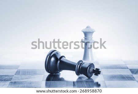 Fallen chess king as a metaphor for fall from power