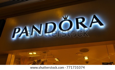 Pandora Store In Rome Italy | IUCN Water