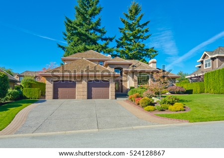 big custom made luxury house with nicely trimmed and landscaped front yard and driveway to garage - Big Nice House big custom made luxury house with nicely trimmed and landscaped front yard and driveway to garage - Big Nice House