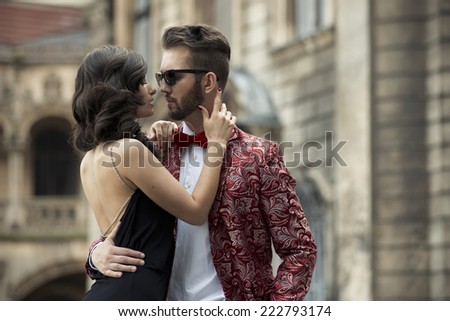 https://thumb1.shutterstock.com/display_pic_with_logo/897853/222793174/stock-photo-portrait-of-young-couple-in-love-222793174.jpg