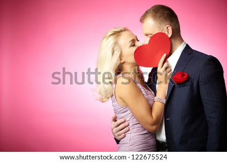 Hình ảnh hôn môi đẹp ngọt ngào lãng mạn dành cho cặp đôi