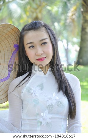 Vietnamese girl wear white Ao dai (Vietnam nation dress)
