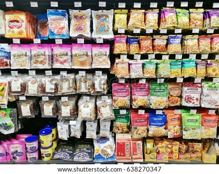 comparison between hypermarket and sundry shop Accueil / carrefour group / carrefour group / our formats / our stores: our formats: our stores customers seek good selection, prices and quality as well as faster shopping in a simple, friendly environment carrefour hypermarkets have entered the era of customized services and are poised to conquer new markets. comparison between hypermarket and sundry shop Accueil / carrefour group / carrefour group / our formats / our stores: our formats: our stores customers seek good selection, prices and quality as well as faster shopping in a simple, friendly environment carrefour hypermarkets have entered the era of customized services and are poised to conquer new markets.