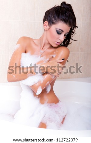 bathing-female-naked-deepthroating-large-cocks