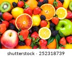 Fresh fruits background. juicy...