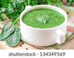Green cream soup from spinach in white Ã?Â?Ã?Â�up for dinner