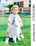Small photo of bestride sheep baby