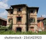 Italy, Lombardy: Old abandoned house.