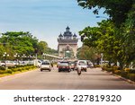 Victory Gate Patuxai  Vientiane ...