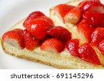 Strawberry Tart Cake 