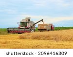 Harvester Combine Harvesting...
