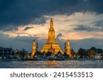 Wat Arun Ratchawararam (the Temple of Dawn) at sunset, one of the famous place in Bangkok, Thailand