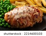 English Pub Classic Hunters Chicken with green peas and potato fries