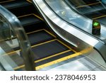Station escalators. Comfort and safety of movement of passengers.
